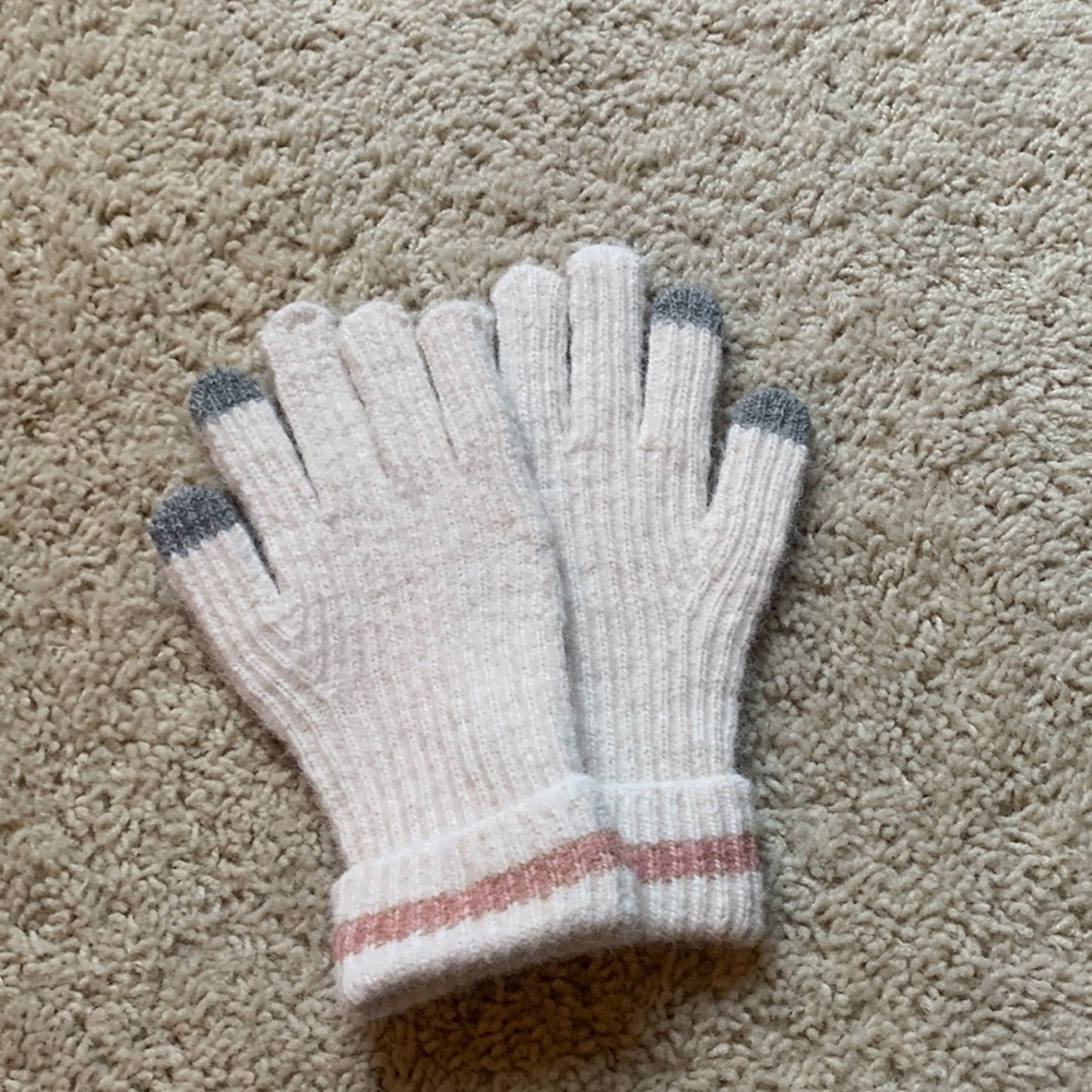 NWOT Time and Tru gloves